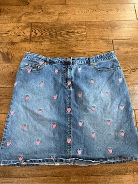 Lilly Pulitzer White Label Strawberry Embroidered Skirt Size 12
